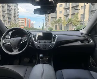 Chevrolet Malibu 2024 do wynajęcia na lotnisku w Baku. Limit przebiegu nieograniczony.