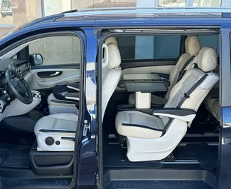 Mercedes-Benz V-Class – samochód kategorii Premium, Luksusowy, Minivan na wynajem w Czarnogórze ✓ Bez Depozytu ✓ Ubezpieczenie: OC, CDW, Pasażerowie, Zagranica.