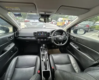 Honda City – samochód kategorii Ekonomiczny, Komfort na wynajem w Tajlandii ✓ Depozyt 5000 THB ✓ Ubezpieczenie: OC, CDW, SCDW, Młody.