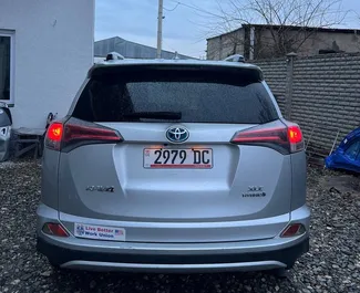 Wynajmij Toyota Rav4 2018 w Gruzji. Paliwo: Hybryda. Moc: 194 KM ➤ Koszt od 100 GEL za dobę.