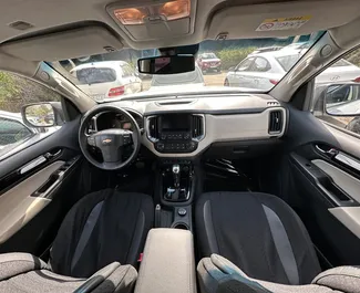 Silnik Benzyna  l – Wynajmij Chevrolet Trailblazer na lotnisku w Baku.