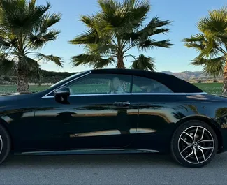 Mercedes-Benz E-Class Cabrio 2023 do wynajęcia w Alicante. Limit przebiegu 250 km/dzień.