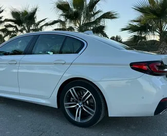 BMW 530d 2022 do wynajęcia w Alicante. Limit przebiegu 200 km/dzień.