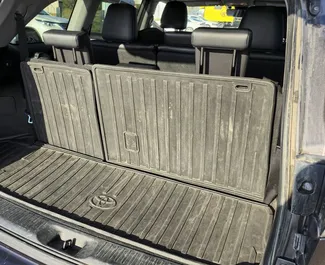 Wynajmij Toyota Highlander w Tbilisi Gruzja