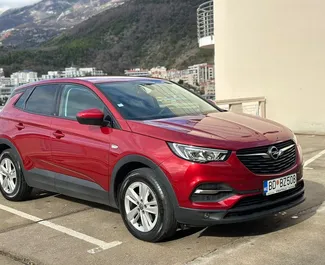 Wynajmij Opel Grandland X 2021 w Czarnogórze. Paliwo: Diesel. Moc: 130 KM ➤ Koszt od 37 EUR za dobę.