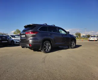 Wynajem samochodu Toyota Highlander nr 1248 (Automatyczna) w Tbilisi, z silnikiem 3,5l. Benzyna ➤ Bezpośrednio od Giorgi w Gruzji.