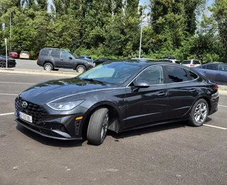 Wynajmij Hyundai Sonata 2020 w Gruzji. Paliwo: Benzyna. Moc: 201 KM ➤ Koszt od 120 GEL za dobę.