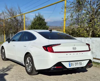 Hyundai Sonata – samochód kategorii Komfort, Premium na wynajem w Gruzji ✓ Depozyt 300 GEL ✓ Ubezpieczenie: OC, SCDW, FDW, Pasażerowie, Od Kradzieży, Młody.