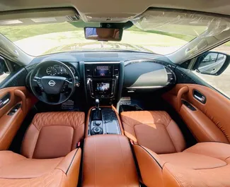 Silnik Benzyna 5,7 l – Wynajmij Nissan Patrol w Dubaju.