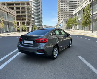 Wynajmij Chevrolet Cruze 2018 w Azerbejdżanie. Paliwo: Benzyna. Moc: 140 KM ➤ Koszt od 40 AZN za dobę.