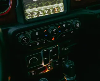 Silnik Diesel 3,0 l – Wynajmij Jeep Wrangler Rubicon w Tbilisi.