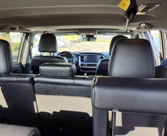 Toyota Highlander 2019 do wynajęcia w Tbilisi. Limit przebiegu nieograniczony.