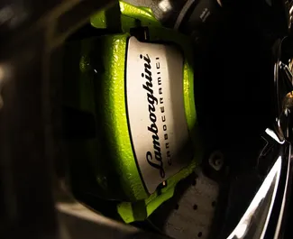 Lamborghini Urus 2025 do wynajęcia w Dubaju. Limit przebiegu 250 km/dzień.