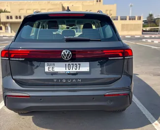Wnętrze Volkswagen Tiguan do wynajęcia w ZEA. Doskonały samochód 5-osobowy. ✓ Skrzynia Automatyczna.
