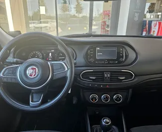 Wynajmij Fiat Egea 2023 w Turcji. Paliwo: Benzyna. Moc: 95 KM ➤ Koszt od 24 USD za dobę.