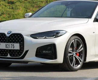 Wynajmij BMW 430i Cabrio 2024 w ZEA. Paliwo: Benzyna. Moc:  KM ➤ Koszt od 420 AED za dobę.