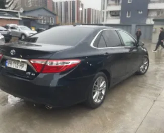 Wynajmij Toyota Camry 2016 w Gruzji. Paliwo: Hybryda. Moc: 260 KM ➤ Koszt od 64 GEL za dobę.