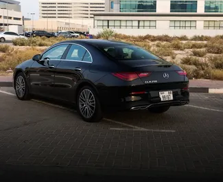 Wynajmij Mercedes-Benz CLA-Class 2025 w ZEA. Paliwo: Benzyna. Moc: 272 KM ➤ Koszt od 300 AED za dobę.