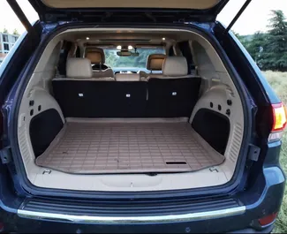 Silnik Benzyna 3,6 l – Wynajmij Jeep Grand Cherokee w Tbilisi.