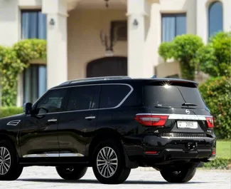 Wynajmij Nissan Patrol 2024 w ZEA. Paliwo: Benzyna. Moc: 400 KM ➤ Koszt od 400 AED za dobę.