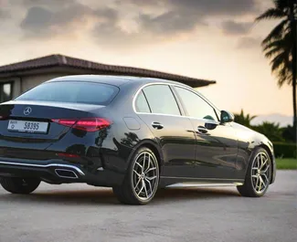 Wynajmij Mercedes-Benz C200 2023 w ZEA. Paliwo: Benzyna. Moc: 300 KM ➤ Koszt od 350 AED za dobę.