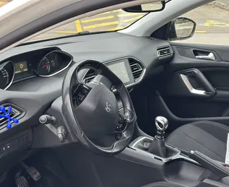 Peugeot 308 – samochód kategorii Komfort na wynajem w Czarnogórze ✓ Bez Depozytu ✓ Ubezpieczenie: OC, CDW.