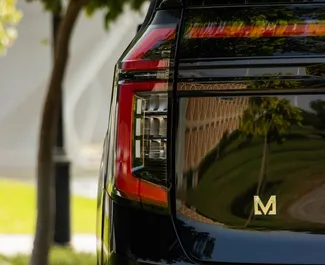 Nissan Patrol 2026 do wynajęcia w Dubaju. Limit przebiegu 250 km/dzień.