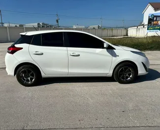 Wynajmij Toyota Yaris 2020 w Tajlandii. Paliwo: Benzyna. Moc:  KM ➤ Koszt od 1050 THB za dobę.