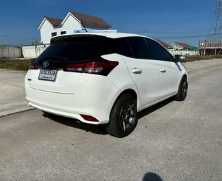 Toyota Yaris – samochód kategorii Ekonomiczny, Komfort na wynajem w Tajlandii ✓ Depozyt 20000 THB ✓ Ubezpieczenie: SCDW, Młody.