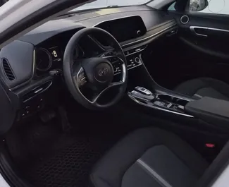 Silnik Benzyna 2,5 l – Wynajmij Hyundai Sonata w Kutaisi.