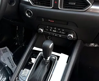 Mazda CX-5 2025 do wynajęcia w Dubaju. Limit przebiegu 250 km/dzień.