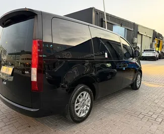 Wynajmij Hyundai Staria 2026 w ZEA. Paliwo: Benzyna. Moc:  KM ➤ Koszt od 400 AED za dobę.