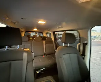 Hyundai Staria 2026 do wynajęcia w Dubaju. Limit przebiegu 250 km/dzień.