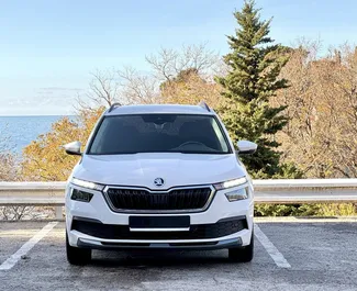 Wynajmij Skoda Kamiq 2024 w Czarnogórze. Paliwo: Diesel. Moc: 116 KM ➤ Koszt od 38 EUR za dobę.