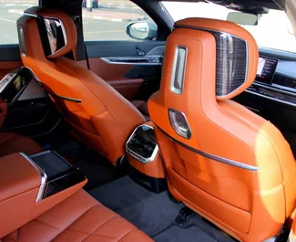 Silnik Benzyna  l – Wynajmij BMW 735i w Dubaju.