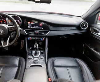 Wynajmij Alfa Romeo Giulia 2022 w Gruzji. Paliwo: Benzyna. Moc: 210 KM ➤ Koszt od 160 GEL za dobę.