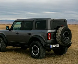 Wynajmij Ford Bronco 2024 w Gruzji. Paliwo: Benzyna. Moc: 330 KM ➤ Koszt od 380 GEL za dobę.