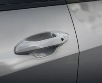 Wnętrze Kia Sportage do wynajęcia w Gruzji. Doskonały samochód 5-osobowy. ✓ Skrzynia Automatyczna.