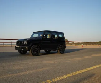 Wynajmij Mercedes-Benz G63 AMG 2026 w ZEA. Paliwo: Benzyna. Moc: 577 KM ➤ Koszt od 1900 AED za dobę.