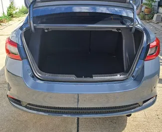 Mazda 2 – samochód kategorii Ekonomiczny na wynajem w Tajlandii ✓ Depozyt 5000 THB ✓ Ubezpieczenie: OC, SCDW, Pasażerowie, Od Kradzieży.