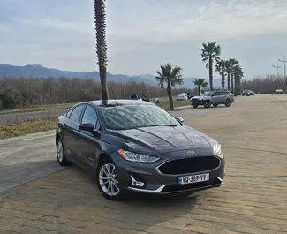 Wynajmij Ford Fusion Sedan 2018 w Gruzji. Paliwo: Benzyna. Moc: 188 KM ➤ Koszt od 113 GEL za dobę.