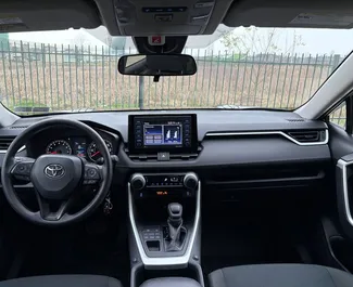 Wynajmij Toyota Rav4 2024 w Gruzji. Paliwo: Benzyna. Moc: 203 KM ➤ Koszt od 104 GEL za dobę.