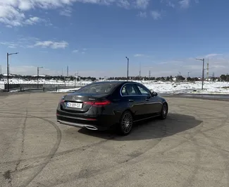 Mercedes-Benz C-Class 2023 – wynajem od właścicieli w Tbilisi (Gruzja).