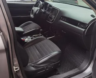 Mitsubishi Outlander – samochód kategorii Komfort, Crossover na wynajem w Gruzji ✓ Depozyt 270 GEL ✓ Ubezpieczenie: OC, CDW, Pasażerowie.