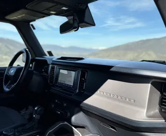Ford Bronco – samochód kategorii Komfort, SUV na wynajem w Gruzji ✓ Depozyt 800 GEL ✓ Ubezpieczenie: OC, CDW, SCDW.