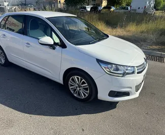 Wynajmij Citroen C4 2019 w Czarnogórze. Paliwo: Diesel. Moc: 105 KM ➤ Koszt od 30 EUR za dobę.