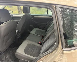 Wynajmij Volkswagen Golf Sportsvan 2019 w Czarnogórze. Paliwo: Diesel. Moc: 150 KM ➤ Koszt od 55 EUR za dobę.