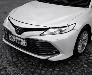 Wynajmij Toyota Camry 2018 w Kazachstanie. Paliwo: Benzyna. Moc: 181 KM ➤ Koszt od 32000 KZT za dobę.