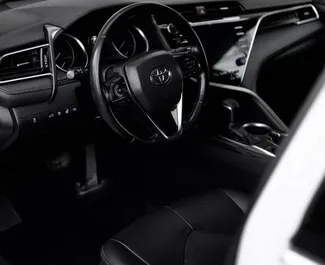 Toyota Camry 2018 do wynajęcia w Ałmaty. Limit przebiegu 250 km/dzień.