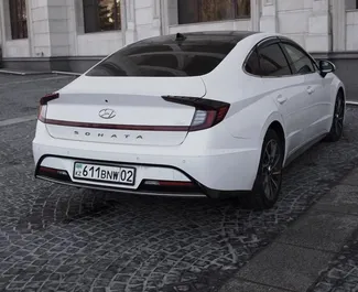 Wynajmij Hyundai Sonata 2021 w Kazachstanie. Paliwo: Benzyna. Moc: 194 KM ➤ Koszt od 32000 KZT za dobę.